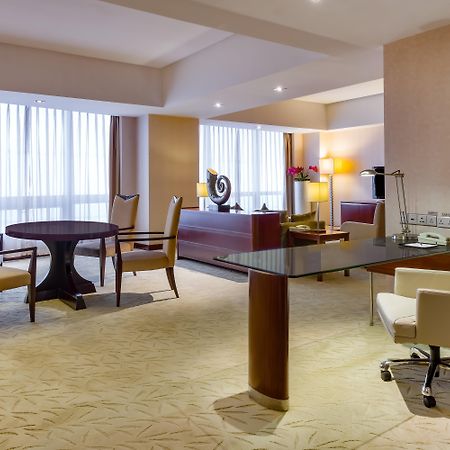 Crowne Plaza Yantai Sea View By Ihg Hotel ภายนอก รูปภาพ