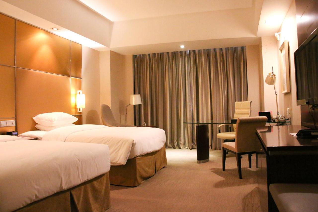 Crowne Plaza Yantai Sea View By Ihg Hotel ภายนอก รูปภาพ