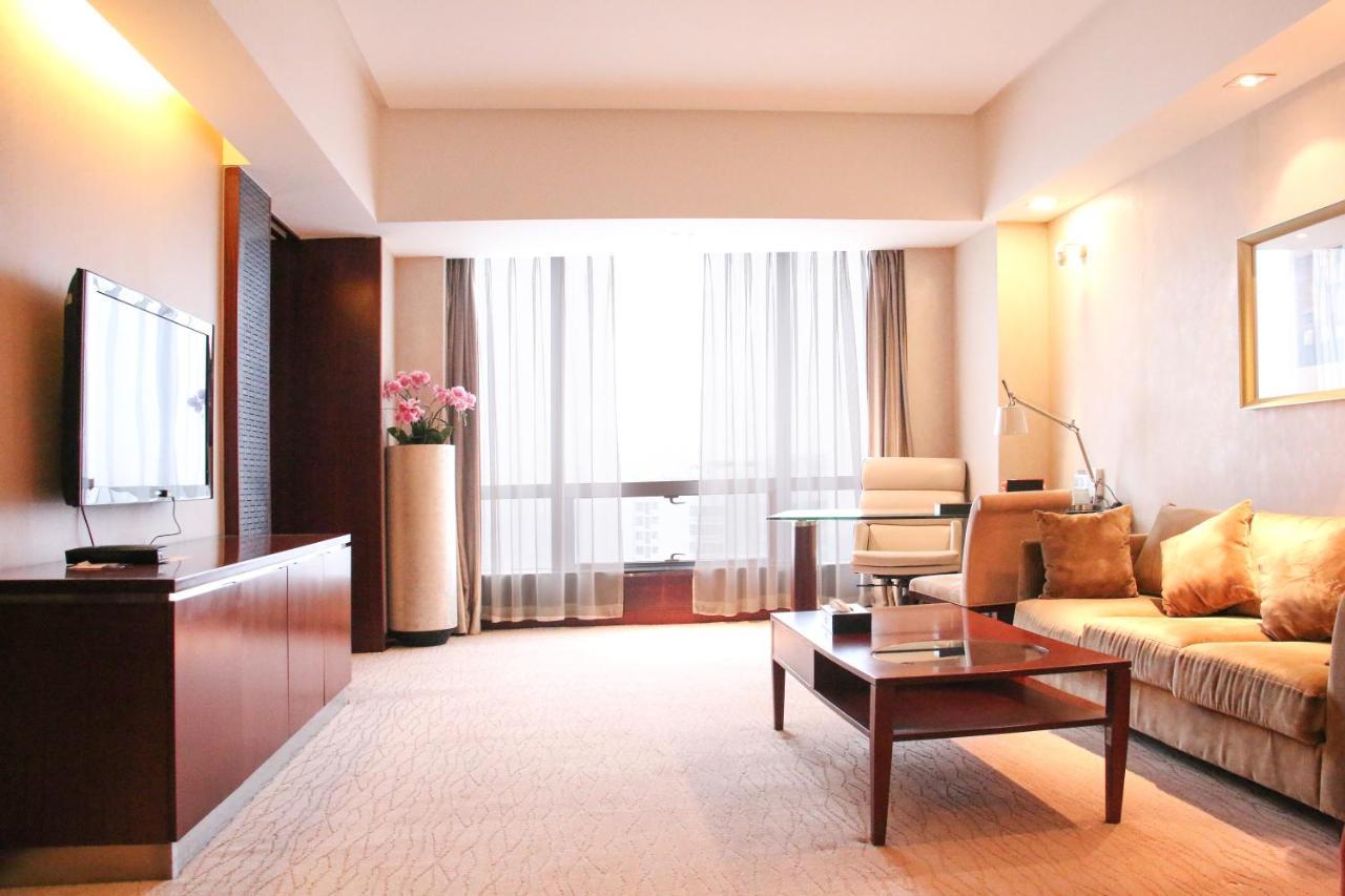 Crowne Plaza Yantai Sea View By Ihg Hotel ภายนอก รูปภาพ