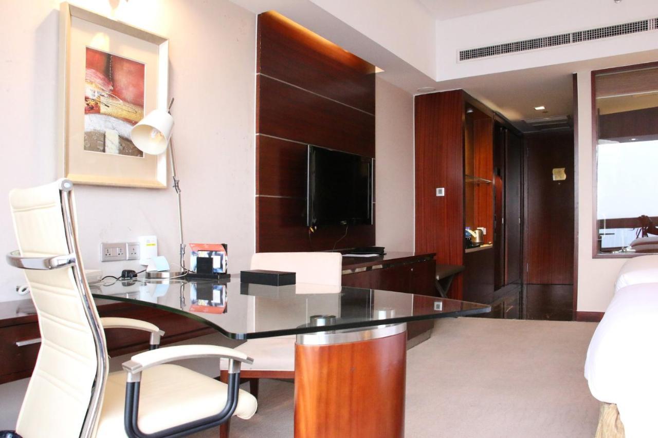 Crowne Plaza Yantai Sea View By Ihg Hotel ภายนอก รูปภาพ
