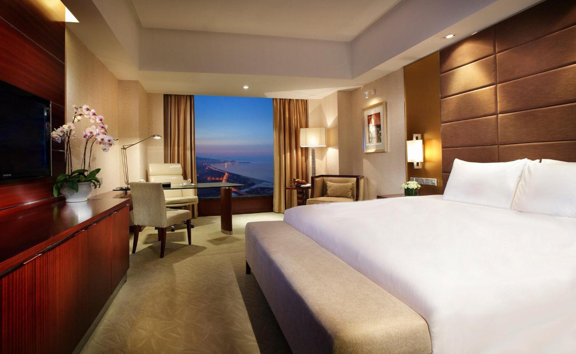 Crowne Plaza Yantai Sea View By Ihg Hotel ภายนอก รูปภาพ