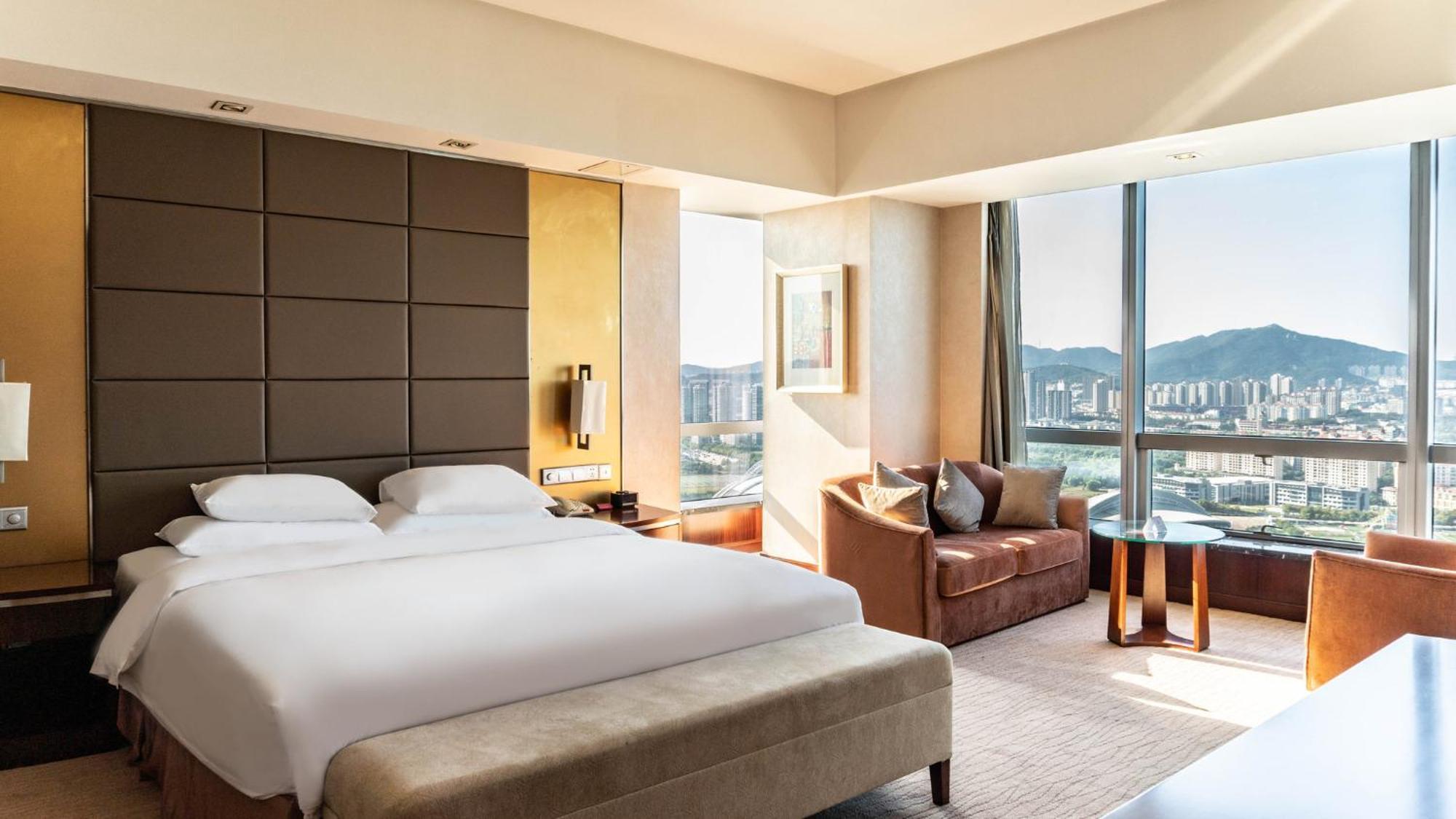Crowne Plaza Yantai Sea View By Ihg Hotel ภายนอก รูปภาพ